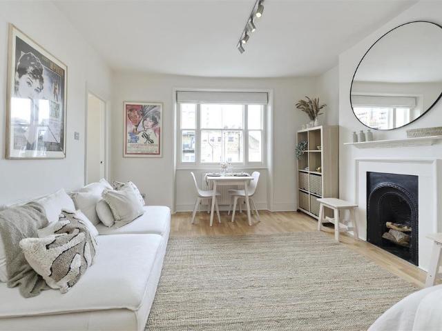 Nottingham Place, London, W1U Studio to rent £3,878 pcm £895 pw