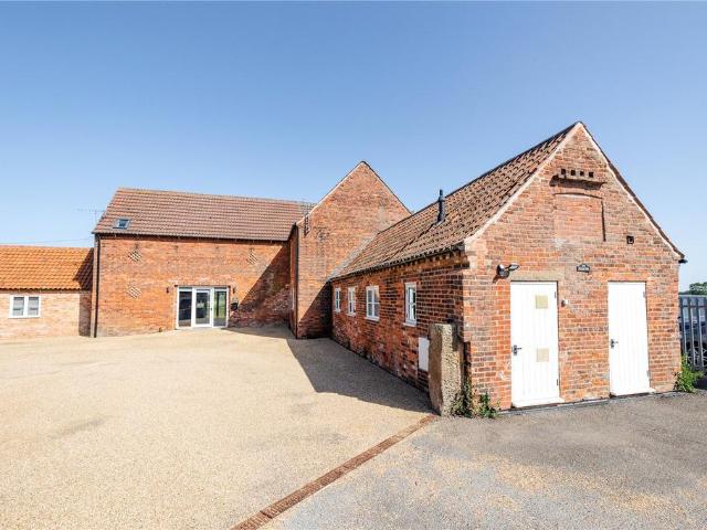 Nottingham Road, Ab Kettleby, Melton. 3 bed barn conversion to rent £2,250 pcm £519 pw