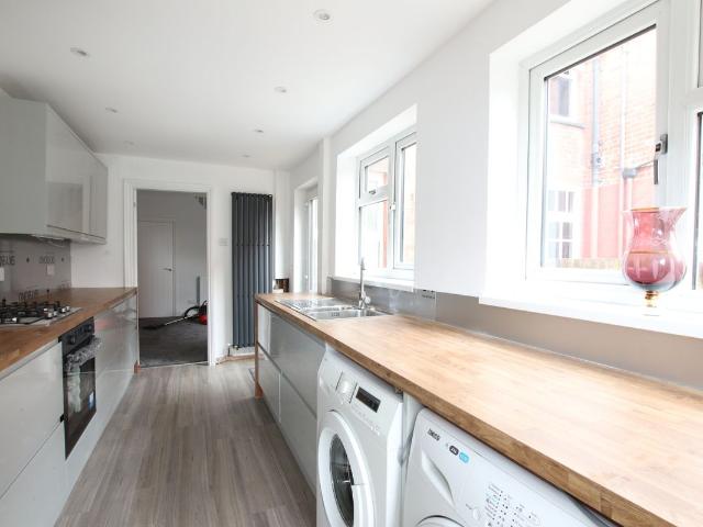 Nottingham Road, New Basford, Nottingham NG6, 3 bed semi detached house to rent, £1,000 pcm | PrimeLocation