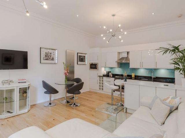 Nottingham Street, Marylebone. 3 bed house to rent £8,500 pcm £1,962 pw