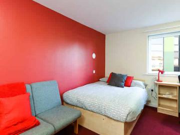 Nottingham Two, Nottingham Has an Apartment