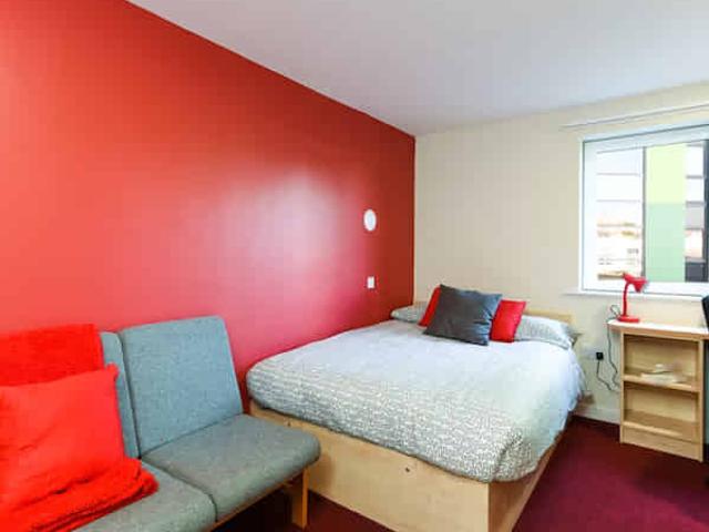 Nottingham Two, Nottingham Has an Apartment