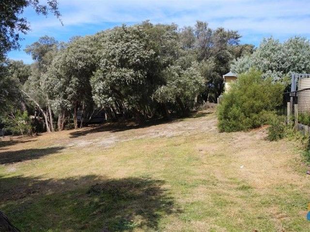 NOT FAR FROM LAKE & BOAT RAMP