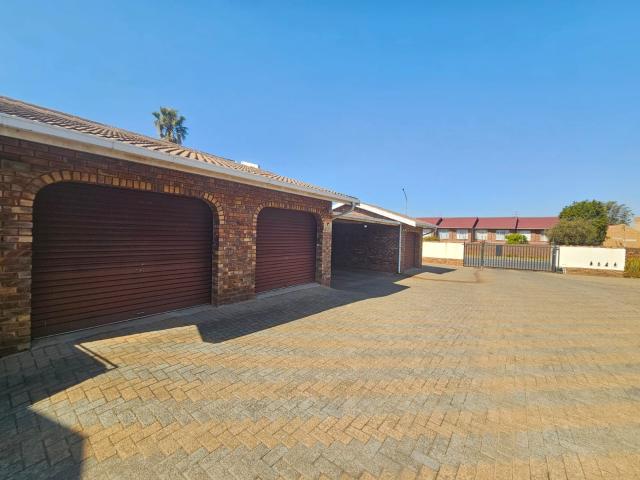 Not Pet Friendly Spacious 2 Bedroom Home with Private Garden in Edleen