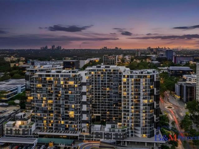 Not Your Typical Apartment: Luxuriously Renovated Double Storey Penthouse in JQZ