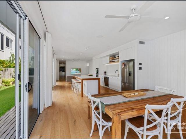 NOTHING SPARED IN THIS MOFFAT BEACH SHOW STOPPER