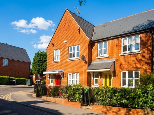 Notley Road, Essex CM7 3 bed end of terrace house to rent £1,650 pcm £381 pw