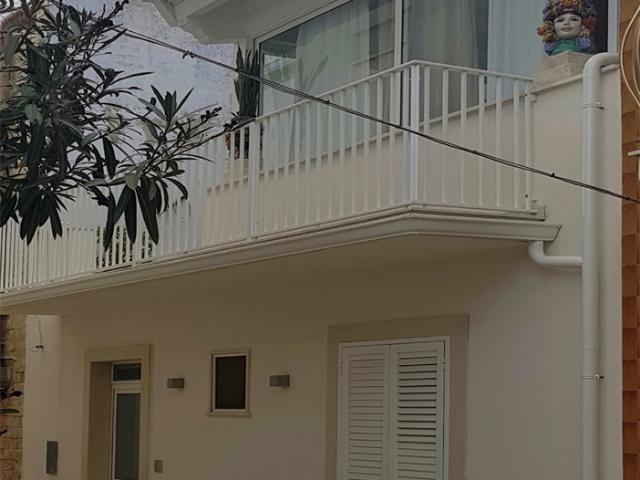 Noto AFFITTASI CASA INDIPENDENTE COMPLETAMENTE ARREDATO