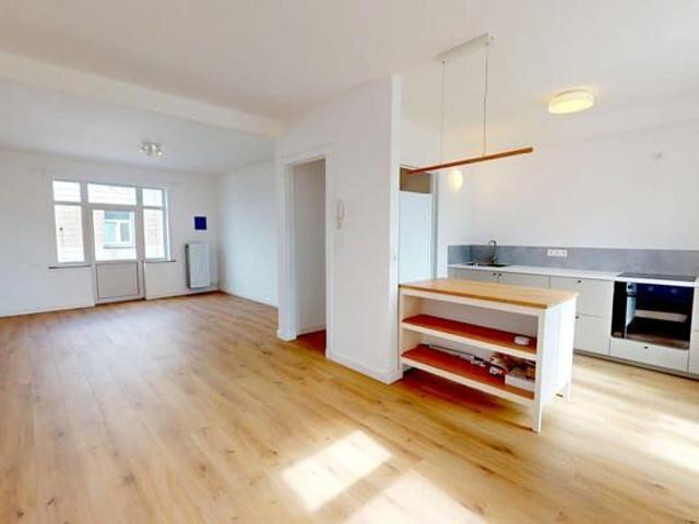 NOTRE DAME: BEAUTIFUL, RENOVATED 2 BEDROOM DUPLEX +/ 73 M2