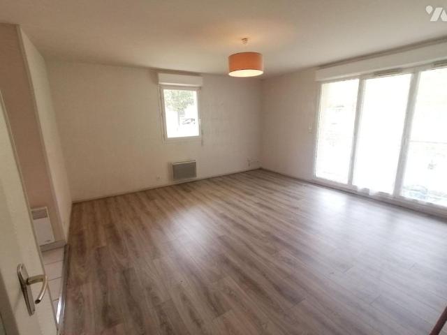 NOUVEAU A LOUER A CHARTRES DE BRETAGNE appartement T2 construction 2005 pour plus de 49 m² h.
