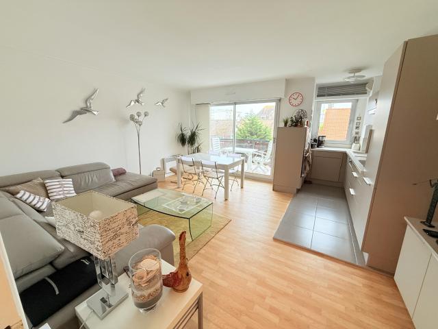 Nouveau face à la pinède superbe 3 pièces de 51.40m2 m2 avec bacon plein sud, garage de 16m2 et cave privative