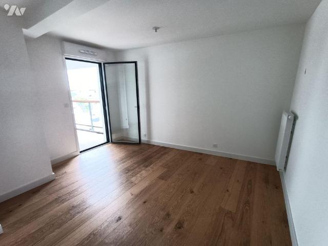 NOUVEAUTE A LOUER A BRUZ PLEIN CENTRE VILLE RESIDENCE BACCARAT: appartement récent de ty.