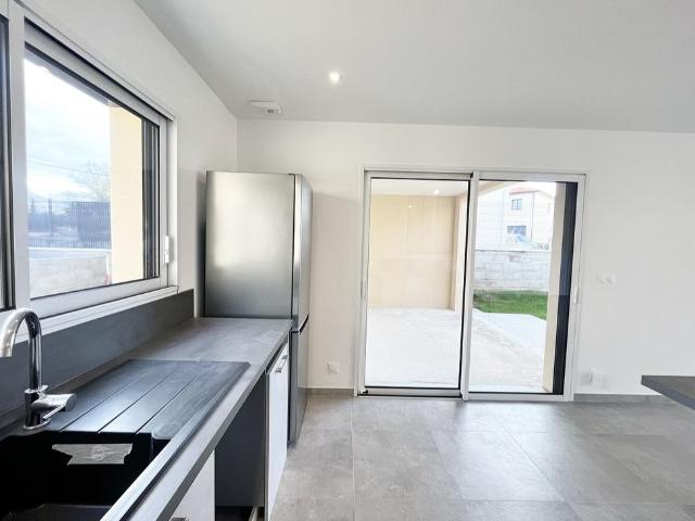 NOUVEAUTÉ – À LOUER à Seyssuel: magnifique villa meublée très récente Seyssuel 38200 Le bien en vidéo