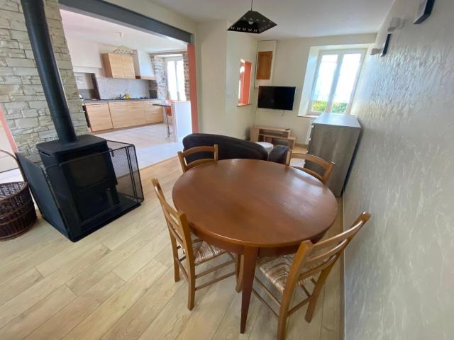 Nouveauté à SURTAINVILLE ! A proximité immédiate de l'école, maison louée meublée, vous offrant