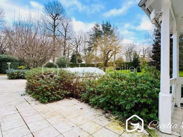Nouveauté: En lisière de bois, coup de cœur pour cette jolie Maison d'architecte de plain pied avec piscine offrant un cadre unique