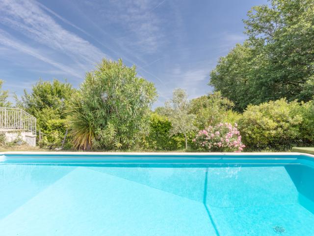 Nouveauté Maison familiale rénovée avec piscine au cœur du bourg de Pompignac