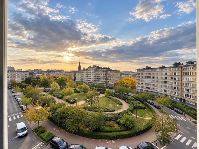 NOUVEAUTÉ – SUPERBE APPARTEMENT MEUBLÉ 2 CHAMBRES DE ±100 m²