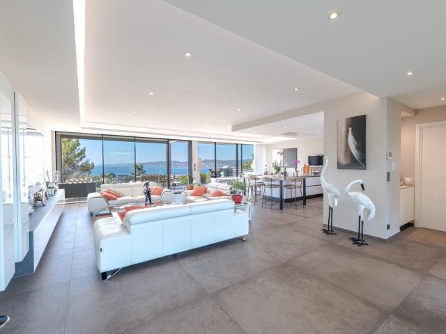 Nouveauté, Villa Avec Superbe Vue Mer Proche Centre Ville 240m² Saint Raphaël