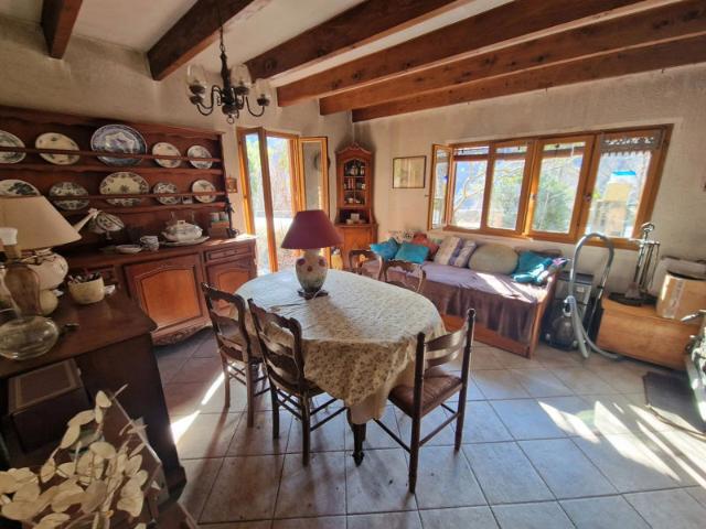 Nouvelle opportunité pour cette maison avec jardin et grange