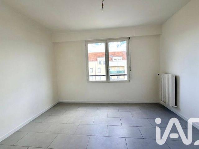 Nous vous proposons ce charmant studio meublé et équipé de 15 m², idéalement situé dans la rue honoré Daumier, a 5min de la gare de Melun