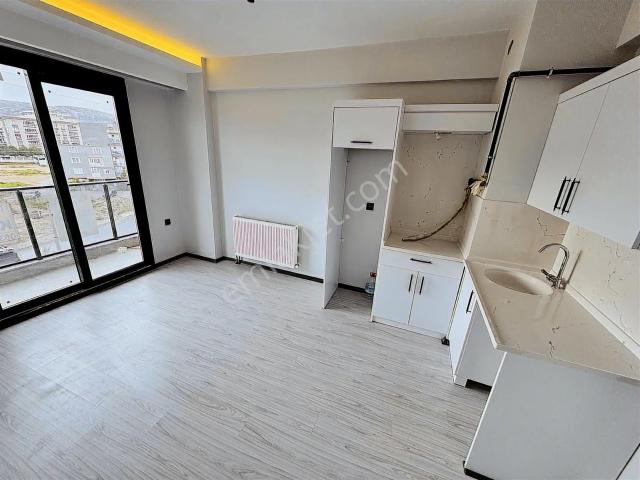 Novuss Gayrimenkul/metro Karşısı Site İçi Arakat Eşyalı 1+1