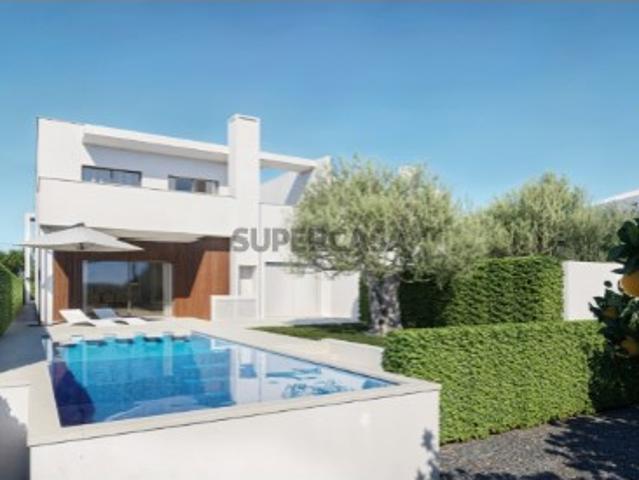 NOVA Moradia Contemporânea, com piscina e jardim
