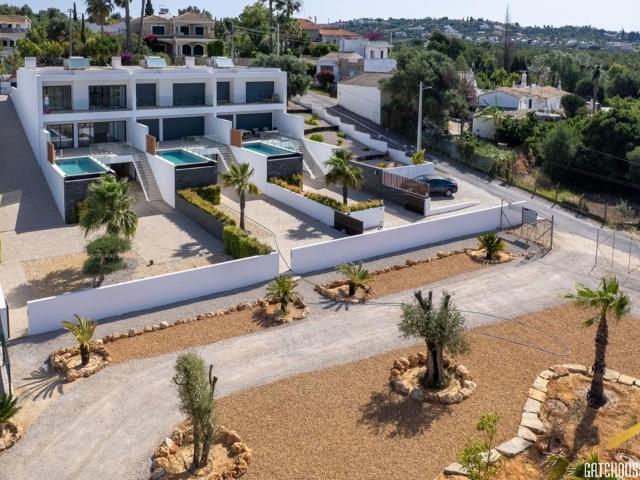 Nova moradia em linha com 3 quartos, cave ampla em Almancil. 245m² Almancil