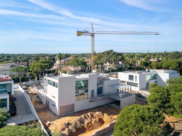 Nova moradia em Vila Sol 665m² Quarteira