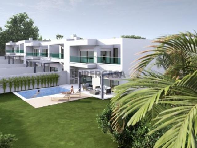 Moradia com piscina e otima exposição solar em Lagos, Algarve