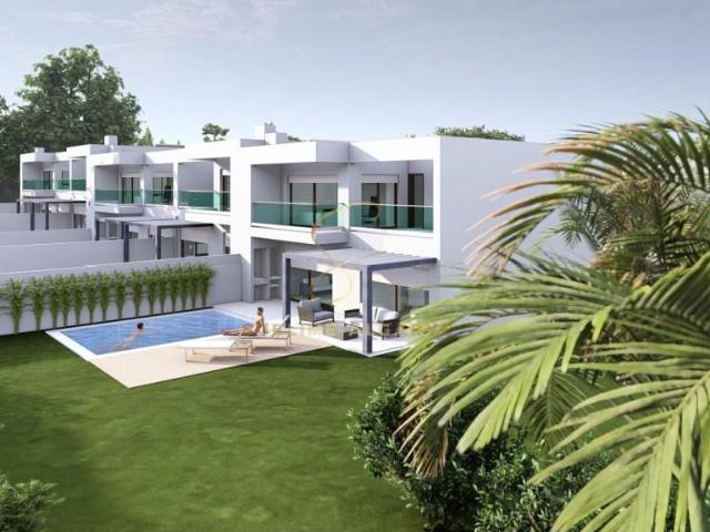 Moradia com piscina e otima exposição solar em Lagos, Algarv. 215m² Luz