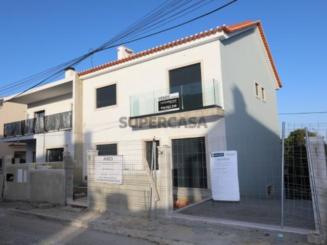 Nova Moradia T4 com Sótão e Cave Lourel, Sintra