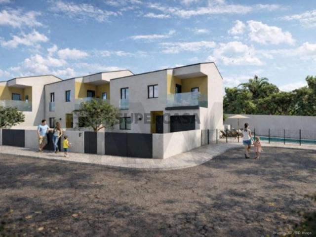 NOVA moradia T4, em condomínio, com logradouros privativos e piscina comum, na Abrigada