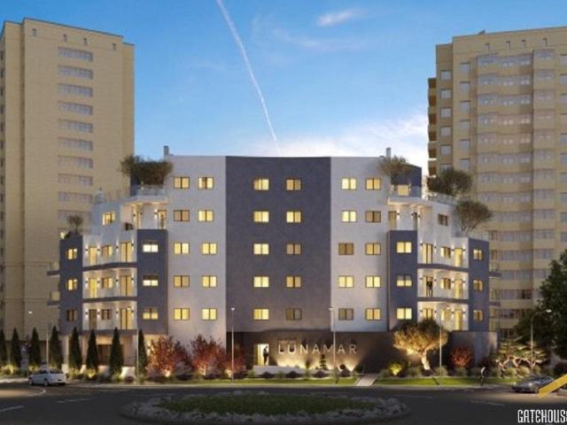 Nova Apartamento de 2.º andar com 2 quartos em Armacao de Pê. 79m² Armação De Pêra
