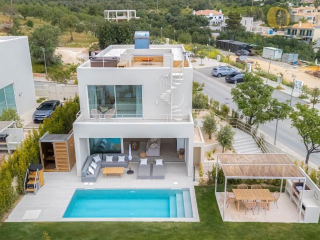 Nova e Moderna Moradia com 3 lugares de garagem, Piscina, Sa. 0m² Santa Bárbara De Nexe