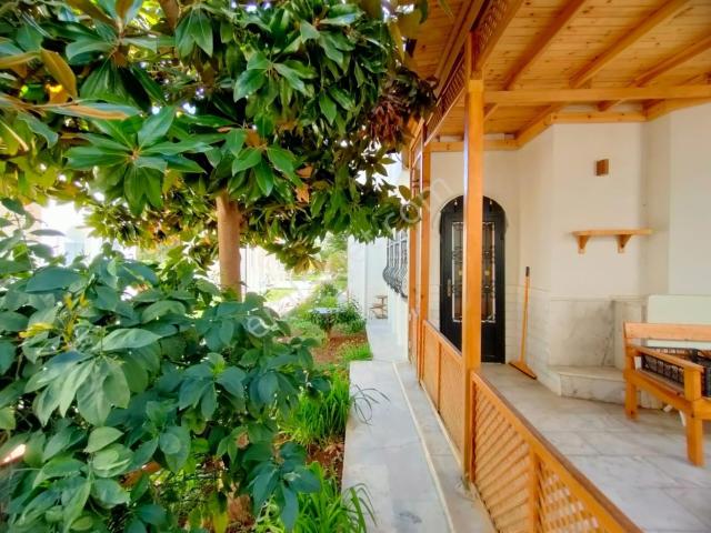 nova*çeşmeli Mah. Sahil 1.cad. Denize Sıfır 2+1 Satılık Vılla