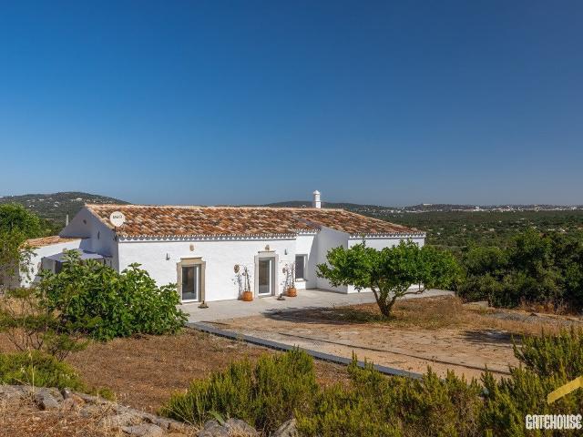 Nova villa térrea de 3 quartos com terreno em Estoi, Algarve. 170m² Conceição e Estói
