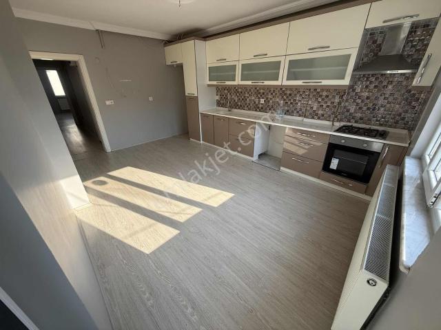 Nova'dan Pazartesi Pazarı Dibinde Geniş 2+1 Kiralık Daire