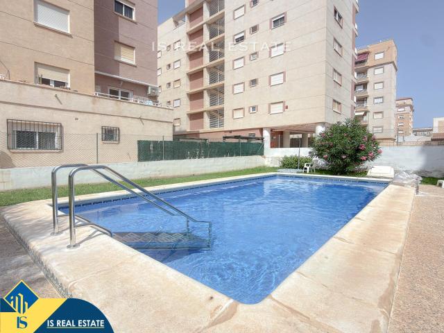 Novedad! Atractivo apartamento exterior y semireformado + Terraza con excelentes vistas panorámicas y piscina comunitaria con zonas ajardinadas