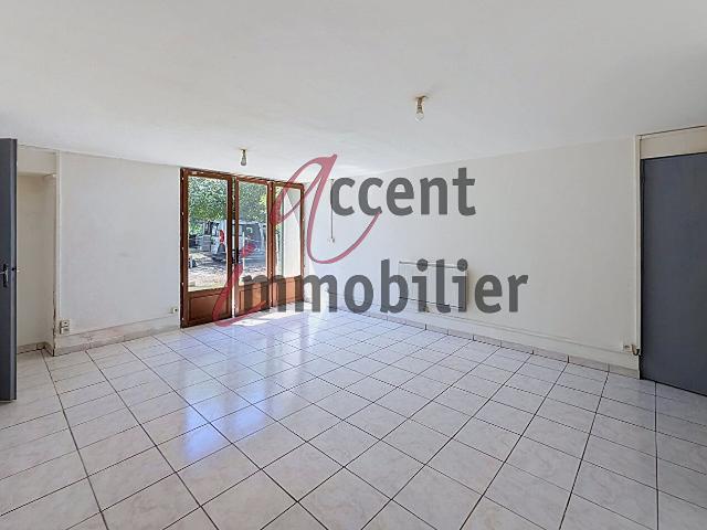Noves: Studio 38 m² en campagne