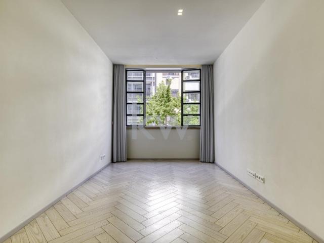 Novidade: T1 na Avenida da Liberdade em edifício icónico e h. 62m² Santo António