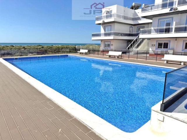 Novo, Apartamento na Manta Rota empreendimento na 1ª Linha de Praia. Vistas Deslumbrantes sobre o Mar