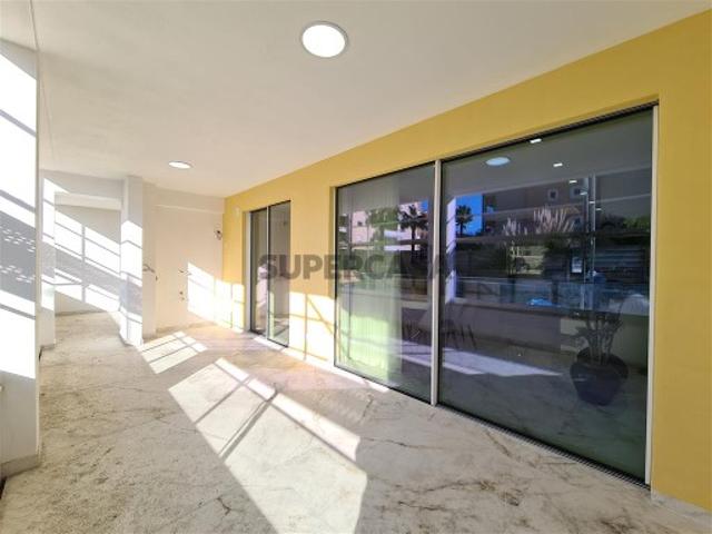 Apartamento T2 com piscina aquecida e garagem em Lagos, Algarve