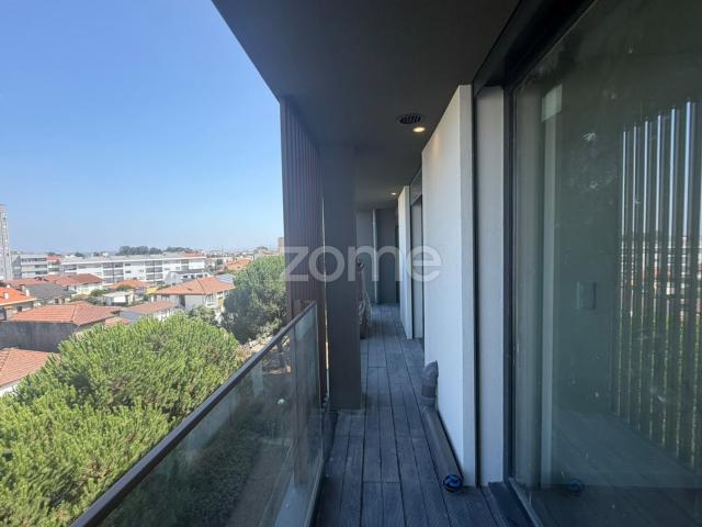 Novo apartamento de 2 quartos | Varanda e Garagem | Maia