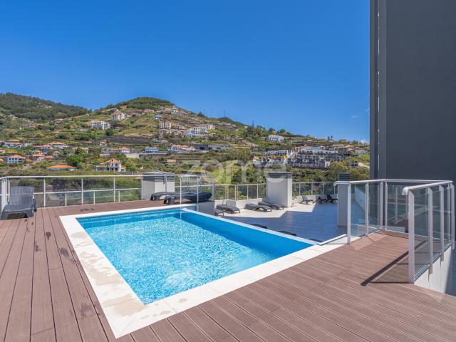 Novo apartamento de 2 quartos com piscina aquecida e localização privilegiada