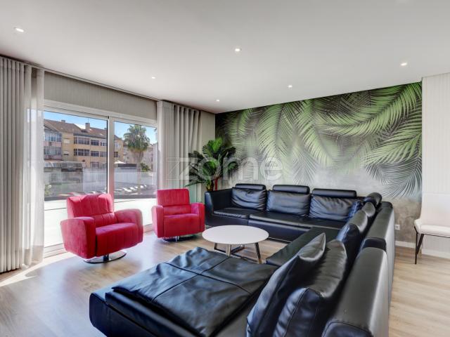 Novo apartamento de 5 quartos em Sacavém