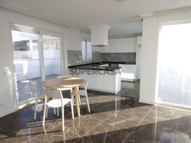 Novo Apartamento penthouse de 2 quartos e terraço com piscina, inserido num Edifício Histórico e único, localizado no centro da Cidade de Silves, perto de todos os serviços, lojas, escolas e restaurantes