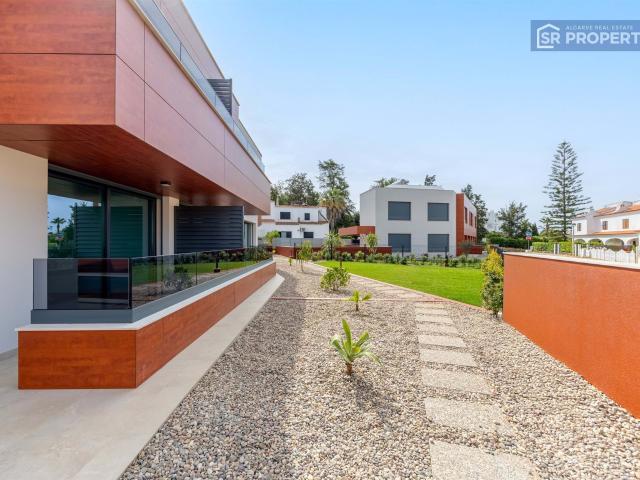 Novo apartamento T3 no “Edifício Parque”, condomínio com pis. 125m² Vilamoura