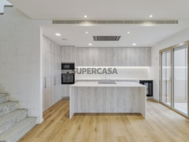 Novo Duplex T4 com 2 terraços Montijo