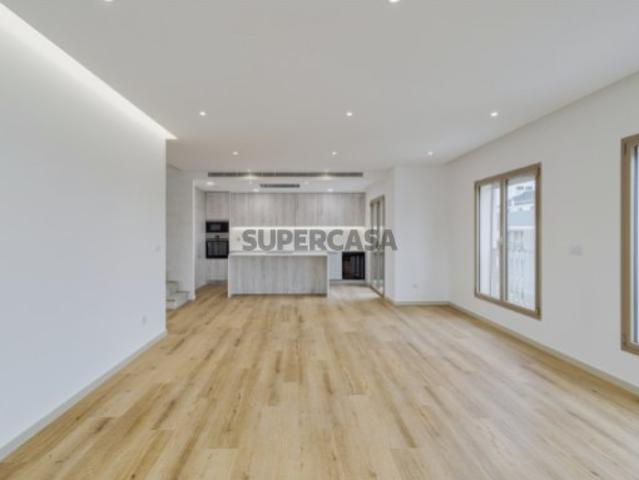 Novo Duplex T4 com 2 terraços Montijo