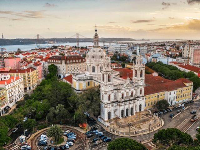 Novo T2+1 À venda ao lado do Metro de Estrela